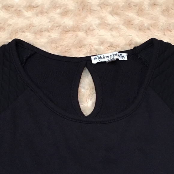 (L-16) Made For Me Blouse Black Keyhole - Picture 3 of 7